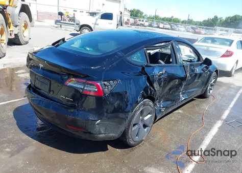 2022 Tesla Model 3 Long Range Dual Motor All-Wheel Drive z USA, uszkodzony, nr VIN 5YJ3E1EB9NF192719